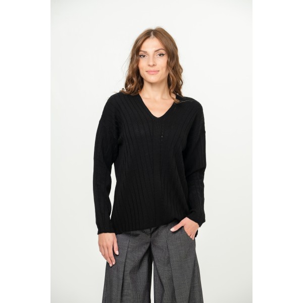 8124 600	Black